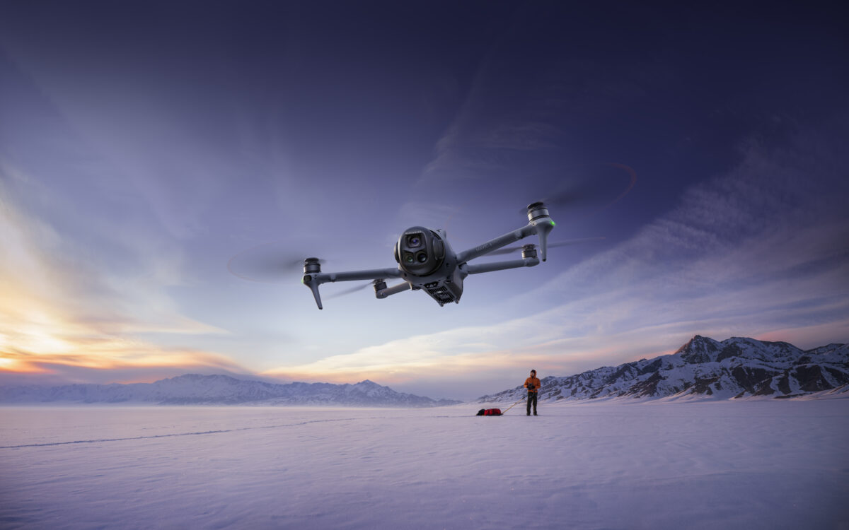 Mavic 4 Pro_Lifestyle KV_Polar Exploration DJI Mavic 4 Pro - RC331 Smart Controller - Afbeelding 7